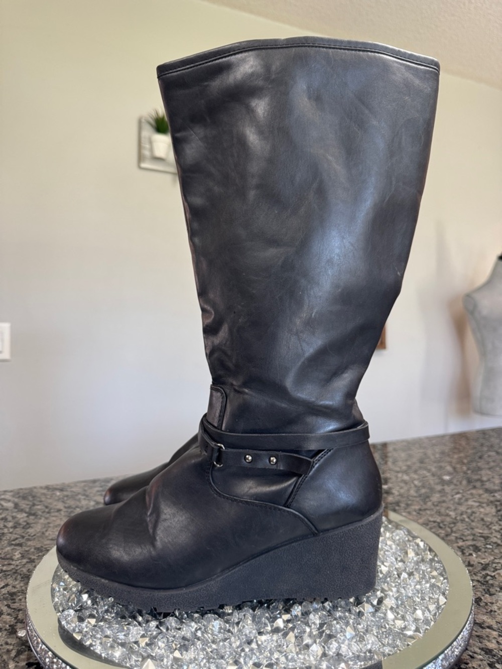 Rugged Outback sherpa lined Black Wedge Knee-High Boots with Ankle Strap GUC 11W